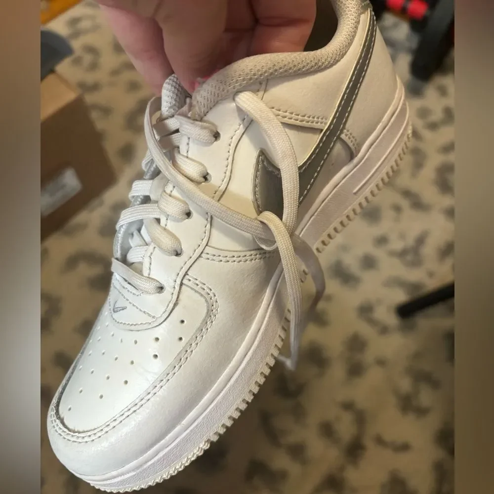 Nike Metallic Air Force 1 Low 
